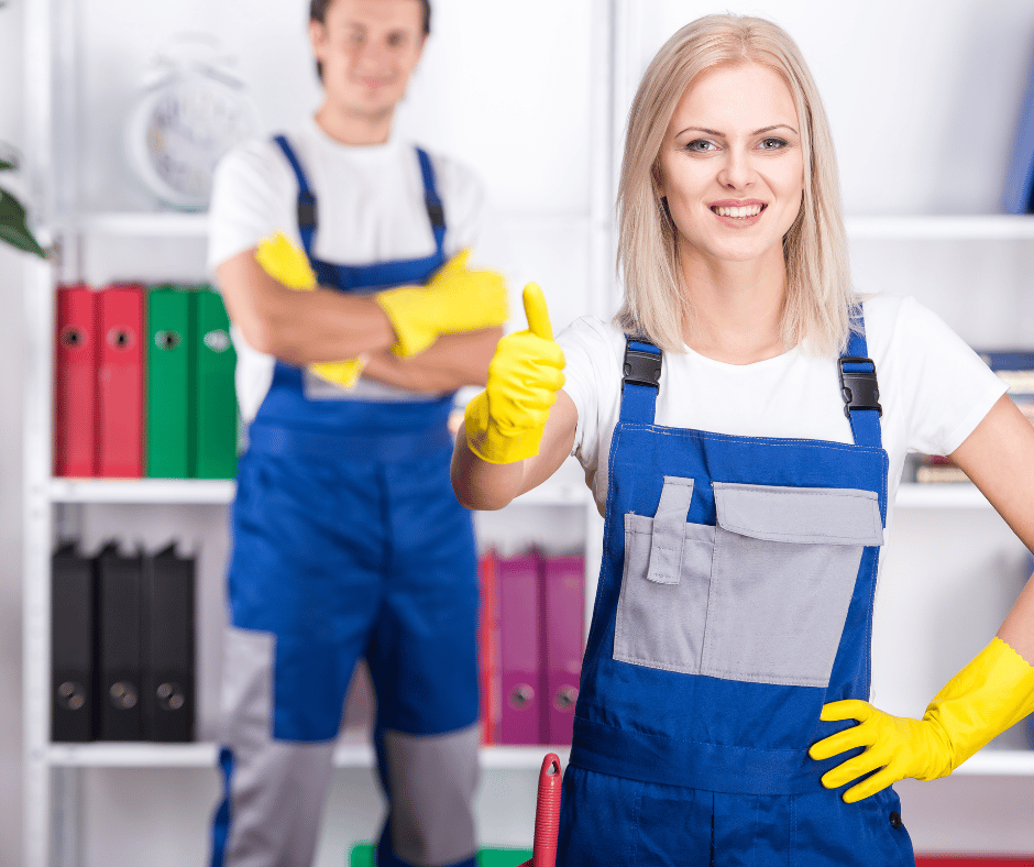 عاملات تنظيف بالساعة في عجمان